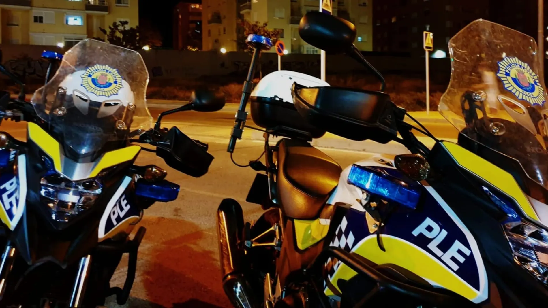 Un policía local de Elda (Alicante) salva la vida a una niña atragantada con una patata