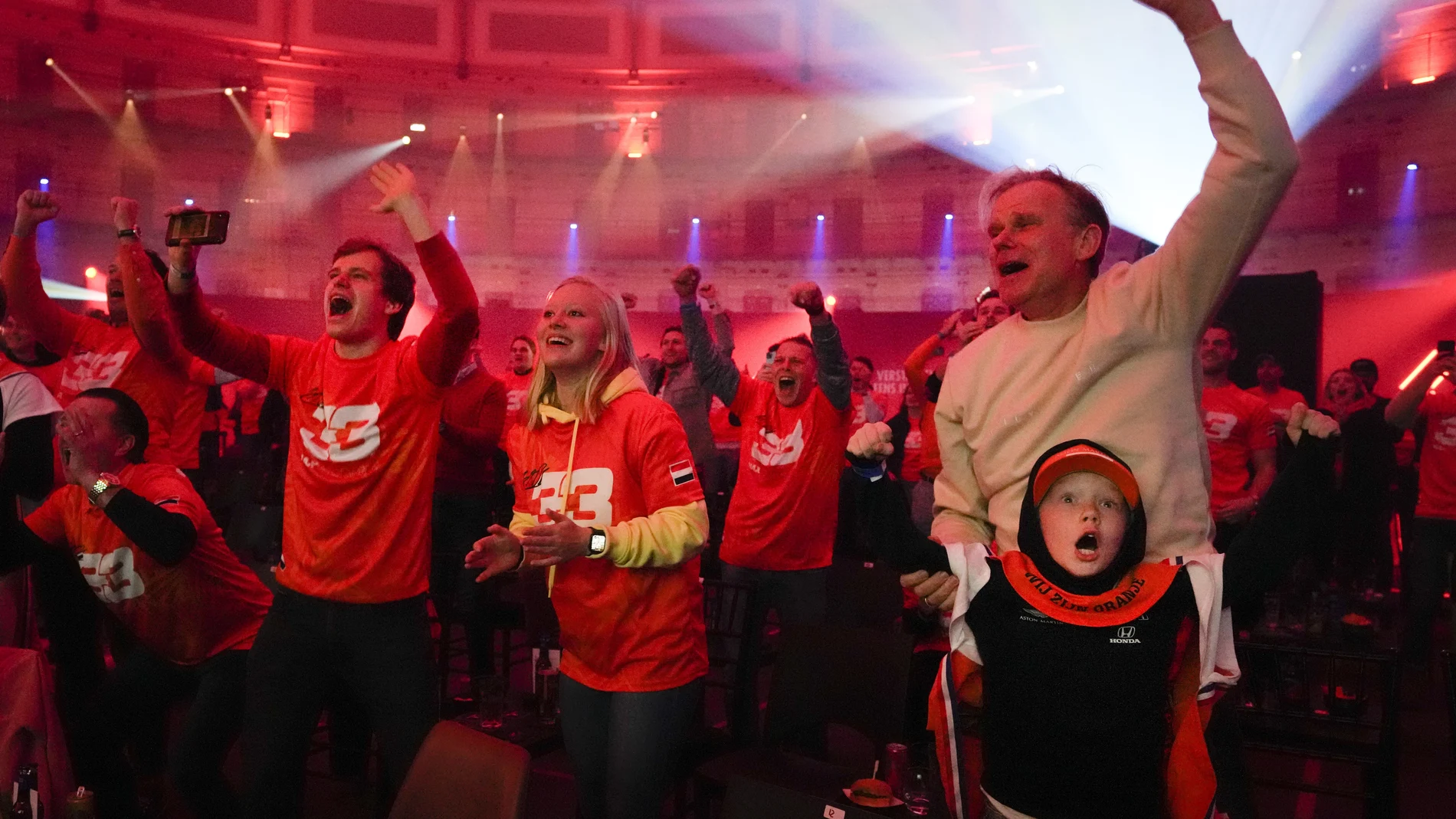 En Holanda se celebró a lo grande el título de Max Verstappen