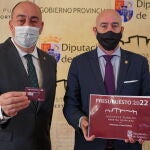El presidente de la Diputación, Miguel Ángel de Vicente, acompañado del diputado de Hacienda, Óscar Moral, presentan los Presupuestos