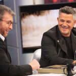 Alejandro Sanz con Pablo Motos en El Hormiguero