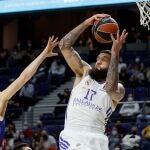 Poirier atrapa un rebote ante el ALBA Berlín