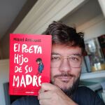 Miguel Márquez se ha lanzado de la música a la publicación de su primer libro