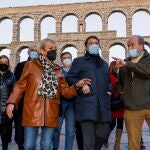 El presidente del PP de Castilla y León, Alfonso Fernández Mañueco, presenta su candidatura a los afiliados del PP de Segovia, acompañado por su presidenta, Paloma Sanz