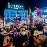 Un grupo de personas en una concentración de defensa de los derechos del colectivo LGTBI+, en la Puerta del Sol