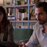Miren Ibarguren y Paco León en una escena de 'Mamá o papá'