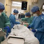 Paciente infectado de coronavirus en una UCI