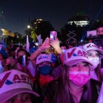 16 December 2021, Chile, Santiago: Supporters of Chilean presidential candidate Jose Antonio Kast, from the righ-wing Republican Party, attend his closing campaign rally in Santiago, Chile. Chileans will go to the polls in the second round of the presidential elections on 19 December 2021. Photo: Matias Basualdo/ZUMA Press Wire/dpa16/12/2021 ONLY FOR USE IN SPAIN