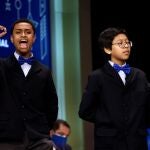 Niños del Colegio de San Ildefonso cantando un quinto premio. EFE/ Juan Carlos Hidalgo