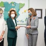 La infanta Elena y Simoneta Gómez-Acebo entregan a Nuevo Futuro la recaudación de la subasta de capones de Cascajares, en presencia de Alfonso Jiménez, CEO de Cascajares