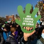 Manifestación convocada por la plataforma Somescola contra el 25% de español en las escuelas catalanas.