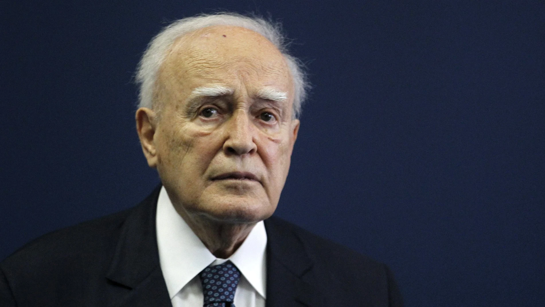 Papoulias fue reelegido para un segundo mandato en febrero de 2010, un mandato marcado por la crisis financiera de Grecia.