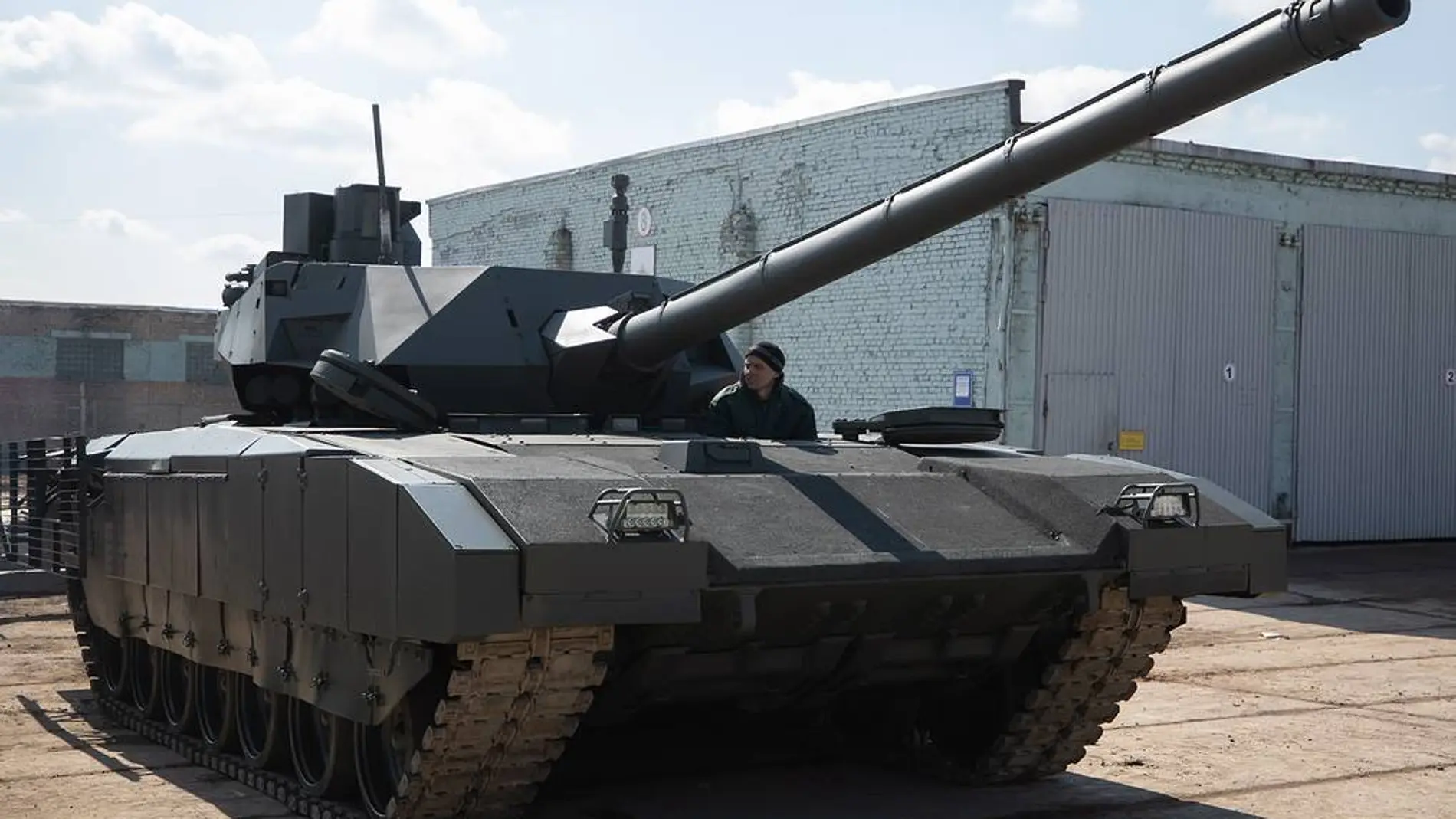 Los T-14, más allá de una versión no tripulada del tanque, no necesitan apuntar con precisión, sino que, incluso, puede hacerlo aproximadamente, y la electrónica hará todo lo demás