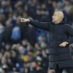 Guardiola da instrucciones a sus jugadores durante el partido contra el Leicester