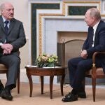 Ambos mandatarios anuncian unas maniobras militares conjuntas en Bielorrusia en 2022