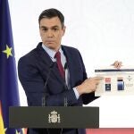 El presidente del Gobierno, Pedro Sánchez, presenta el informe de rendición de cuentas del Gobierno de España correspondiente a 2021, ‘Cumpliendo’, en La Moncloa, a 29 de diciembre de 2021, en Madrid, (España). Con este documento se pone a disposición de la ciudadanía los compromisos adquiridos por el Gobierno; su grado de cumplimento hasta el momento; y la previsión de ejecución en los próximos meses. 29 DICIEMBRE 2021;SÁNCHEZ;CUMPLIENDO;CUENTAS;GOBIERNO Eduardo Parra / Europa Press 29/12/2021