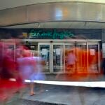 Entrada de uno de los centros comerciales de El Corte Inglés