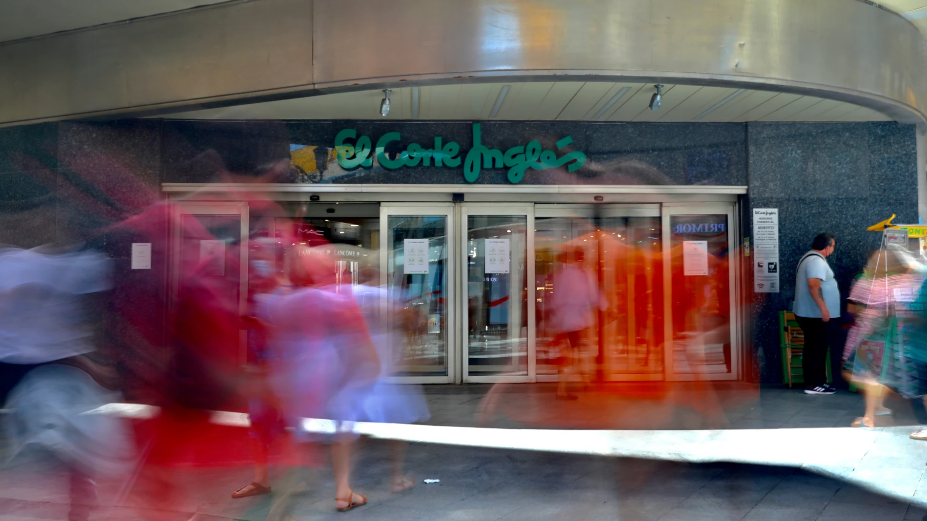 Uno de los accesos a la tienda de Preciados de El Corte Inglés en Madrid