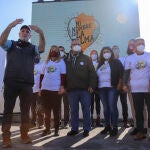 El chef José Andrés en la presentación de la plataforma ‘Mi nombre es La Palma’, en el mirador de Tajuya de Los Llanos de Aridane, a 29 de diciembre de 2021, en La Palma, Canarias, (España). Con esta iniciativa quiere llevar a cabo la promoción y exportación de productos de la isla. Un proyecto coordinado por la ONG World Central Kitchen y canalizada por Correos que trata de impulsar la "identidad" de la isla a través de la gastronomía y los productores, y de colaborar en la recuperación económica tras la erupción. La Palma ha sufrido durante más de 85 días la erupción del volcán de Cumbre Vieja que ha acabado con edificaciones, viviendas y hectáreas. 30 DICIEMBRE 2021 Europa Press 29/12/2021