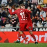De Tomás y Puado celebran el tanto del empate del Espanyol