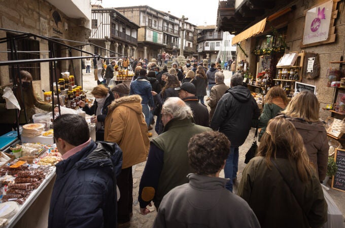 Calles repletas de gente en La Alberca 