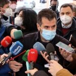 El secretario regional del PSOE, Luis Tudanca, atiende a la prensa