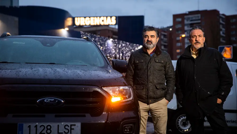 Enrique Solana conductor y Fernando Cifuentes, dos de los voluntarios de los 4x4.
