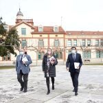 El consejero de Economía y Hacienda y portavoz, Carlos Fernández Carriedo, y los consejeros de Sanidad, Alejandro Vázquez, y de Familia e Igualdad de Oportunidades, Isabel Blanco, comparecen en rueda de prensa posterior al Consejo de Gobierno
