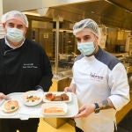 El chef del restaurante "La Fábrica", Ricardo Temiño, diseña y prepara en las cocinas del Hospital Universitario de Burgos (HUBU) un menú especial navideño para los pacientes ingresados