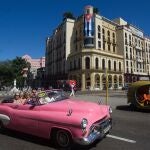 Los coloridos vehículos son una seña de identidad de la ciudad
