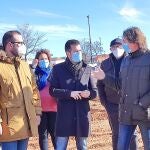 Tudanca junto al candidato del PSOE por Soria, Ángel Hernández (izda) y el alcalde de Soria, Carlos Martínez (dcha)