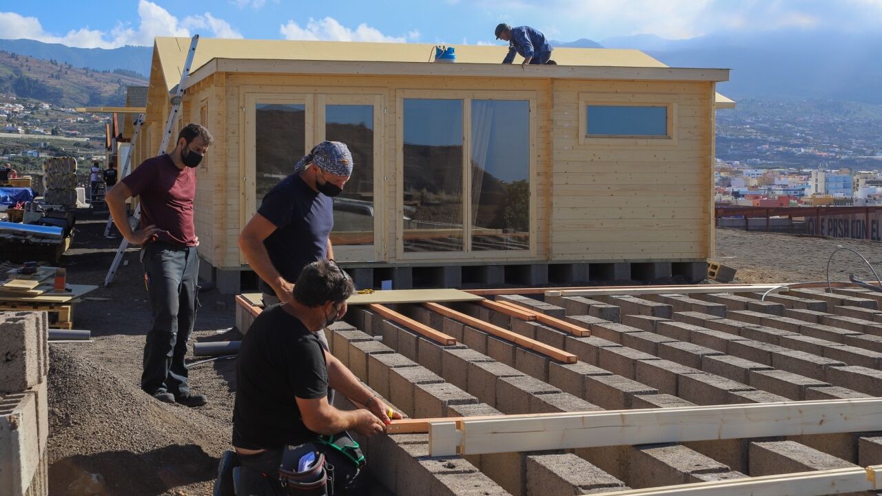 Canarias permitirá reconstruir su vivienda a 50 familias de La Palma
