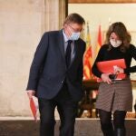 La ministra de Transportes, Movilidad y Agenda Urbana, Raquel Sánchez, y el presidente de la Generalitat valenciana, Ximo Puig, a su llegada a una reunión al Palau de la Generalitat