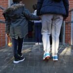 En este momento los padres y madres no pueden tener una baja laboral si sus hijos son positivos