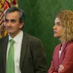 El jefe de Gabinete de la Presidencia del Congreso, José de Francisco, con junto a la presidenta de la Cámara Baja, Meritxell Batet