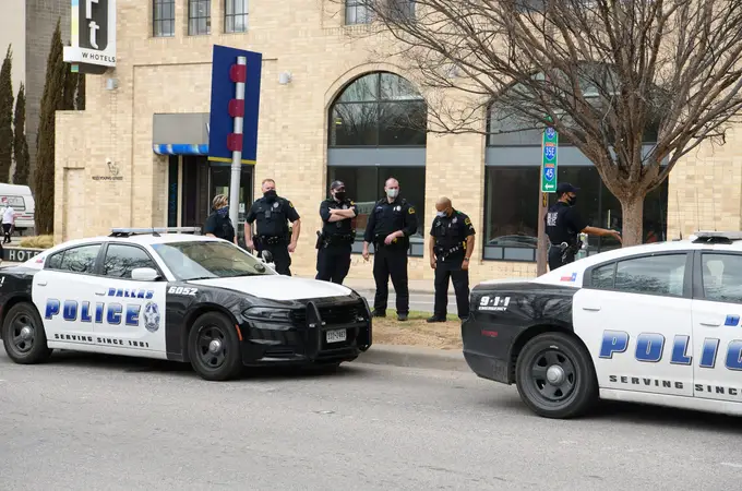 Un hijo mata a golpes a su madre con un martillo en EE UU y luego huye a un bosque gritando Un hijo mata a golpes a su madre con un martillo en EE UU y luego huye a un bosque gritando