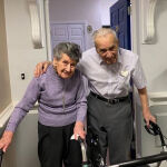 Joyce, de 100 años, y su esposo Ron Bond de 102 años