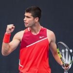Carlos Alcaraz ha sido el primer español en alcanzar la segunda ronda en Melbourne