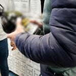 Botella con etiquetado fraudulento de aceite de oliva Virgen Extra. GUARDIA CIVIL 18/01/2022