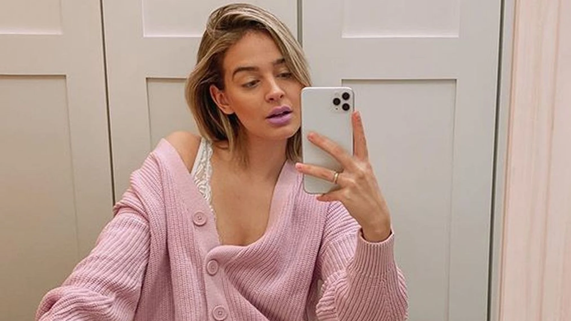 Laura Escanes, su perfil social