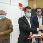 El secretario general del PSCyL y candidato a la Presidencia de la Junta, Luis Tudanca, y los secretarios general de UGT y CCOO en Castilla y León, Faustino Temprano y Vicente Andrés