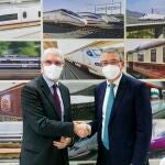 El presidente de la Diputación y de Turismo Costa del Sol, Francisco Salado y el presidente de Renfe, Isaías Taboas, en la firma de un convenio