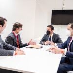 El presidente de la Diputación de Almería en una reunión con directivos de Iberia