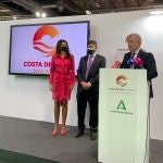 El alcalde del municipio malagueño de Estepona, José María García Urbano, presenta en Fitur el VII Certamen Mundial del Jamón
