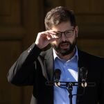 El presidente de Chile, Gabriel Boric, dirigiéndose a la nación en Santiago