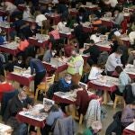 La capital abulense ha recuperado este sábado su pasión por el puzzle reuniendo a 120 parejas de seis comunidades autónomas y Andorra en el Torneo Nacional "Ciudad de Ávila), organizado por la Asociación Española del Puzzle (Aepuzz) y la Concejalía de Cultura, con el patrocinio de Ravansburger