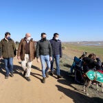 El candidato del Partido Popular de Castilla y León a las elecciones autonómicas, Alfonso Fernández Mañueco, asiste en la localidad vallisoletana de Nava del Rey, a los cuartos de final del LXXXIV Campeonato de España de Galgos en Campo, Copa de S.M El Rey. Asiste también el presidente provincial del PP, Conrado Íscar y por el cabeza de lista a las Cortes por Valladolid, Jesús Julio Carnero, entre otros