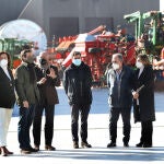 El presidente del Partido Popular, Pablo Casado, visita la empresa Farming Agrícola, en Villamartín del presidente de la compañía Juan Carlos Delgado; y Carlos Fernández Carriedo, Ángeles Armisén y Milagros Marcos, entre otros