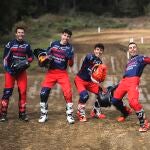Marc Márquez, junto a su hermano, tras una sesión de motocross