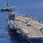 El portaaviones USS Carl Vinson durante ejercicios militares en el Pacífico