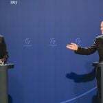 El presidente francés, Emmanuel Macron, y el canciller alemán, Olaf Scholz, comparecen ante la Prensa en la Cancillería de Berlín